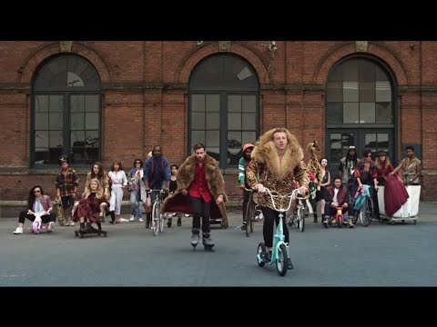 Macklemore and Ryan Lewis featuring Wanz - Thrift Shop