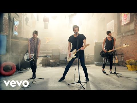 5 Seconds of Summer - She Looks So Perfect